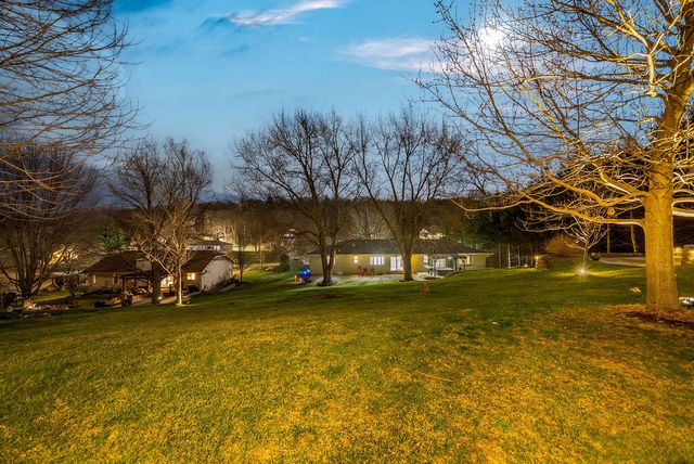 22742 LINDEN Road, Crescent, IA 51526