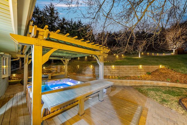 22742 LINDEN Road, Crescent, IA 51526