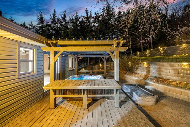 22742 LINDEN Road, Crescent, IA 51526