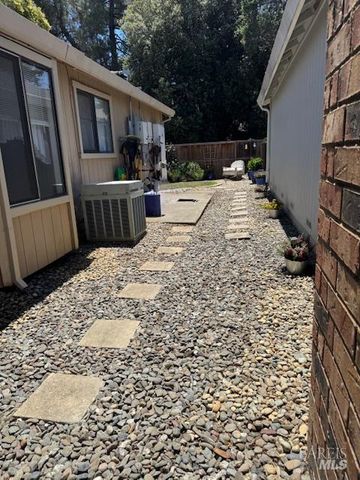 530 Eldridge Ave, Vacaville, CA 95688