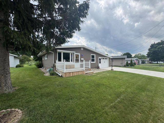 703 Luke AVENUE, Waukesha, WI 53186