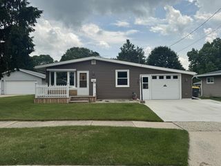 703 Luke AVENUE, Waukesha, WI 53186