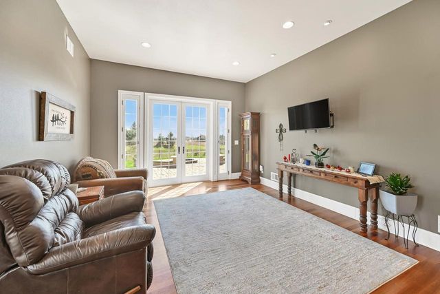 3268 Bay Hill ROAD, Port Washington, WI 53074