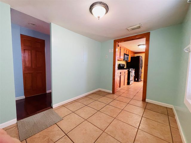 1205 Nadine St, Houston, TX 77009