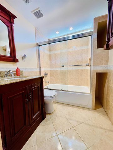 1205 Nadine St, Houston, TX 77009