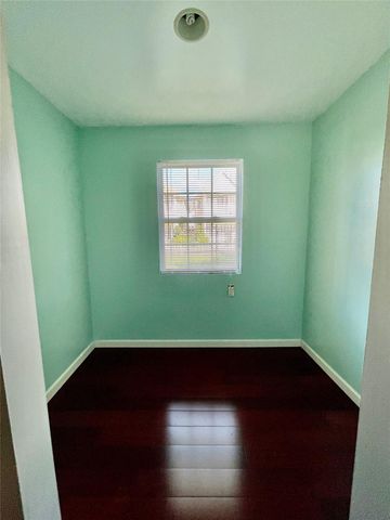 1205 Nadine St, Houston, TX 77009