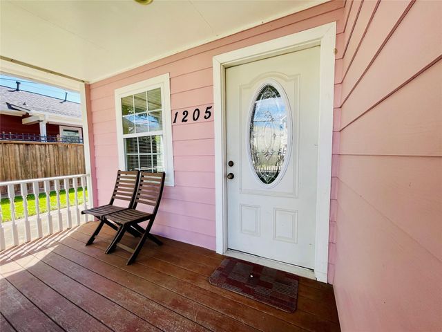 1205 Nadine St, Houston, TX 77009