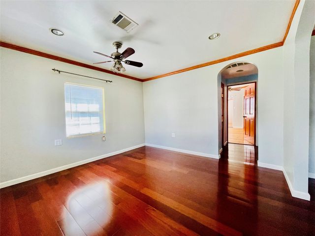 1205 Nadine St, Houston, TX 77009