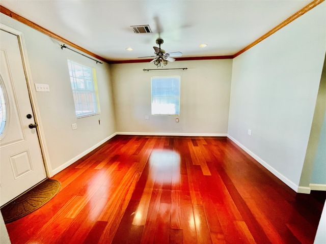 1205 Nadine St, Houston, TX 77009