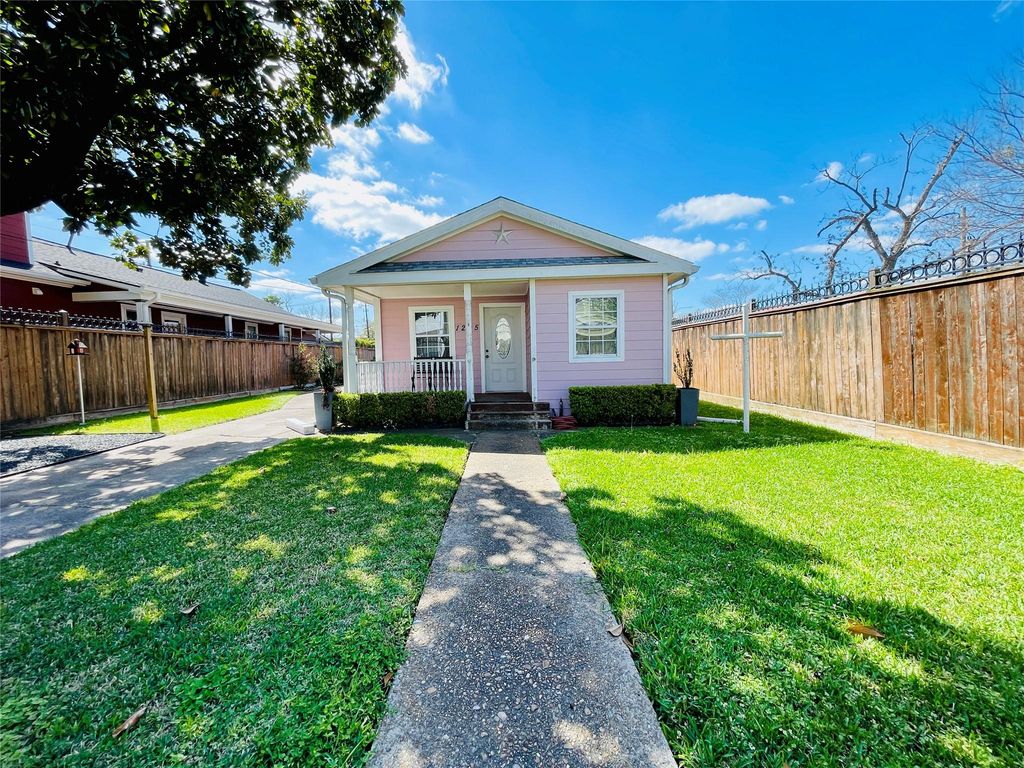 1205 Nadine St, Houston, TX 77009