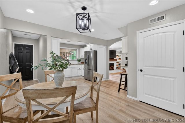 1242 May Lane, Bartlesville, OK 74006