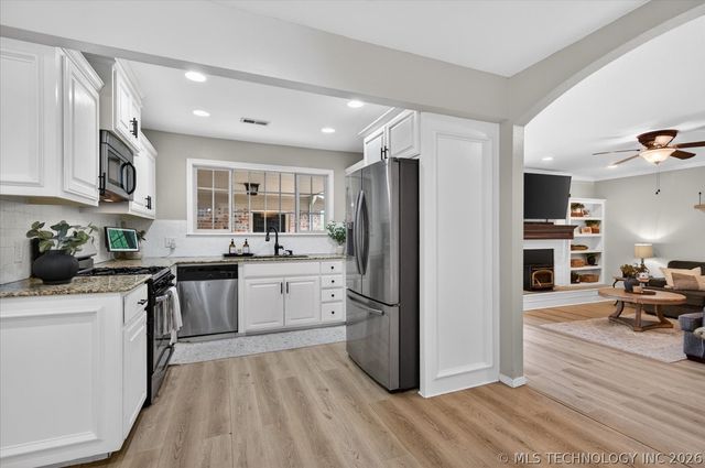 1242 May Lane, Bartlesville, OK 74006