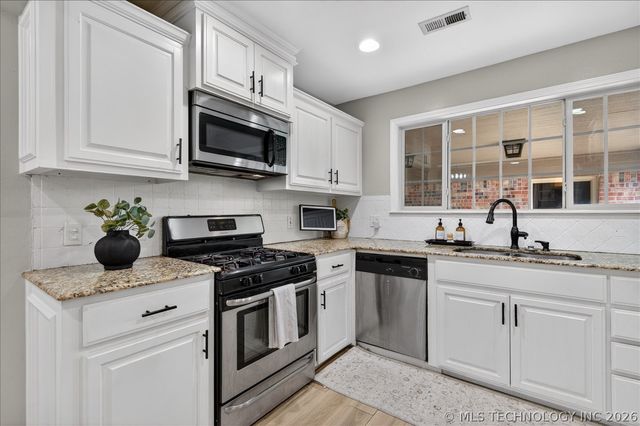 1242 May Lane, Bartlesville, OK 74006