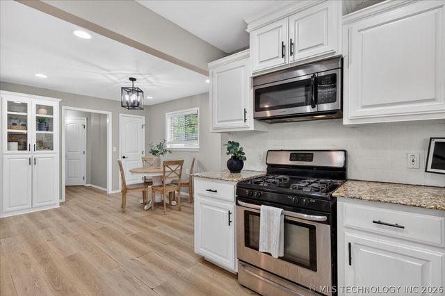 1242 May Lane, Bartlesville, OK 74006