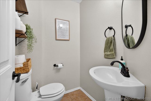 1242 May Lane, Bartlesville, OK 74006