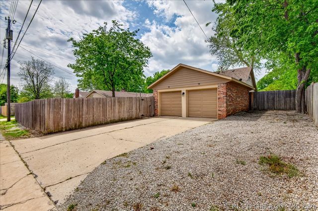 1242 May Lane, Bartlesville, OK 74006