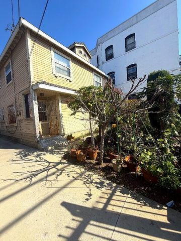 1503 W Adams Boulevard, Los Angeles, CA 90007