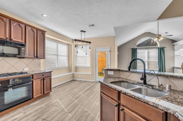 8327 Terra Valley Lane, Tomball, TX 77375