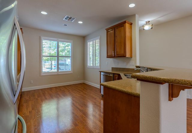 2362 Shadow Berry Dr, Manteca, CA 95336