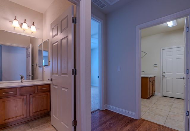 2362 Shadow Berry Dr, Manteca, CA 95336