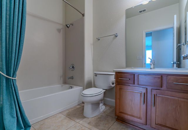 2362 Shadow Berry Dr, Manteca, CA 95336