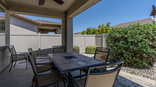 2362 Shadow Berry Dr, Manteca, CA 95336