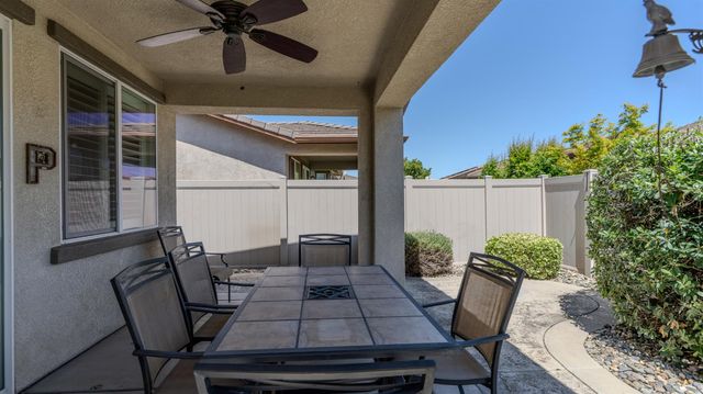 2362 Shadow Berry Dr, Manteca, CA 95336