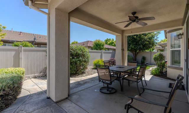 2362 Shadow Berry Dr, Manteca, CA 95336