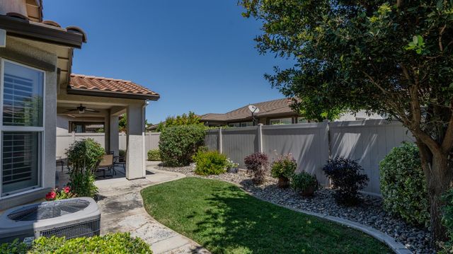 2362 Shadow Berry Dr, Manteca, CA 95336
