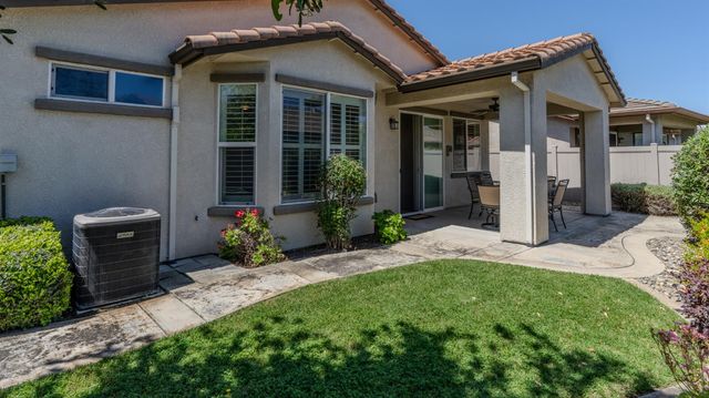 2362 Shadow Berry Dr, Manteca, CA 95336