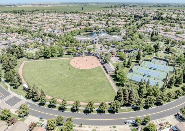 2362 Shadow Berry Dr, Manteca, CA 95336