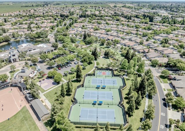 2362 Shadow Berry Dr, Manteca, CA 95336