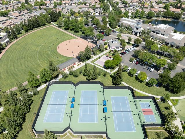 2362 Shadow Berry Dr, Manteca, CA 95336
