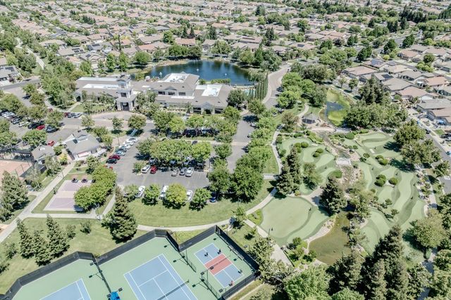 2362 Shadow Berry Dr, Manteca, CA 95336