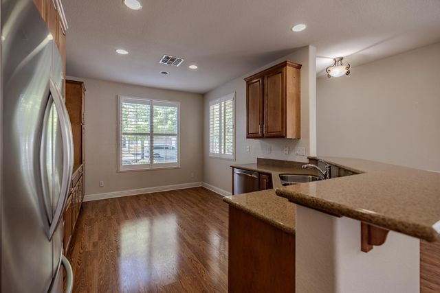 2362 Shadow Berry Dr, Manteca, CA 95336