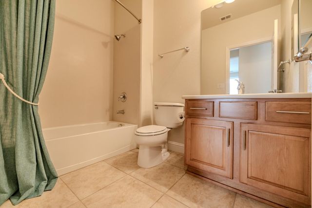 2362 Shadow Berry Dr, Manteca, CA 95336