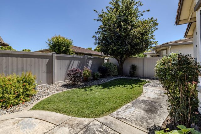 2362 Shadow Berry Dr, Manteca, CA 95336