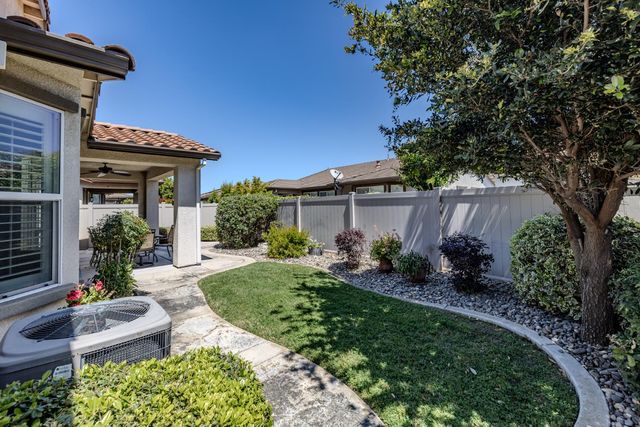 2362 Shadow Berry Dr, Manteca, CA 95336