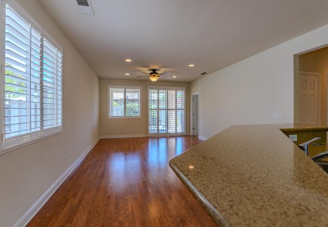 2362 Shadow Berry Dr, Manteca, CA 95336