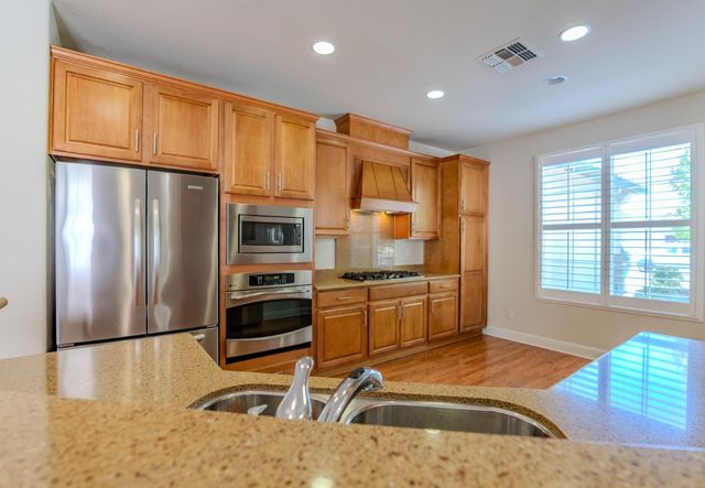 2362 Shadow Berry Dr, Manteca, CA 95336