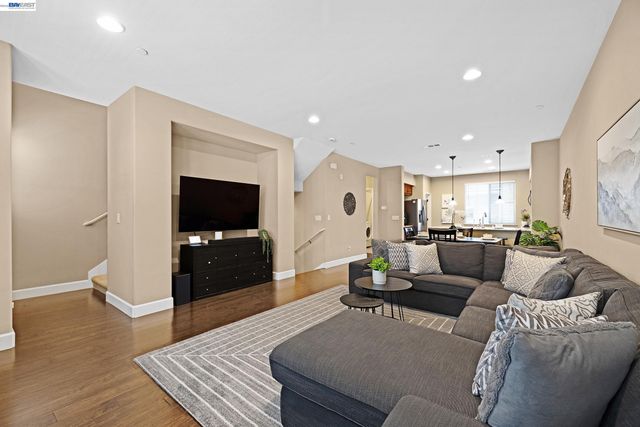 1159 Martin Luther King Dr, Hayward, CA 94541