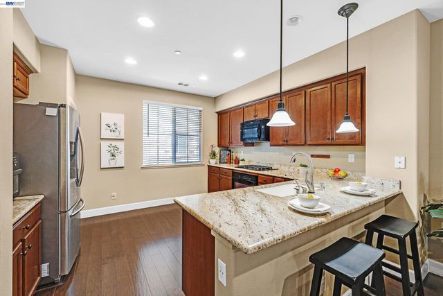 1159 Martin Luther King Dr, Hayward, CA 94541