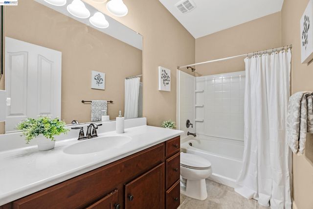1159 Martin Luther King Dr, Hayward, CA 94541