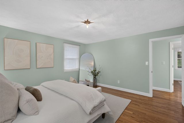 523 Greendale Ave, Needham, MA 02492