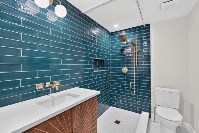 523 Greendale Ave, Needham, MA 02492