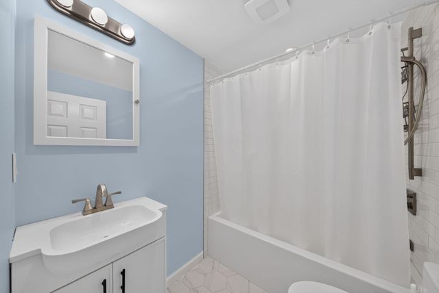 523 Greendale Ave, Needham, MA 02492