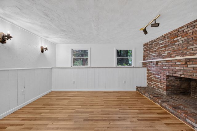 523 Greendale Ave, Needham, MA 02492