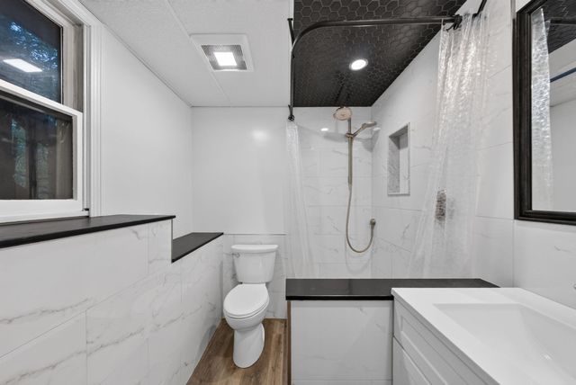 523 Greendale Ave, Needham, MA 02492