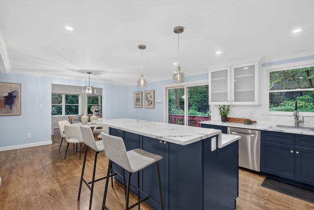 523 Greendale Ave, Needham, MA 02492