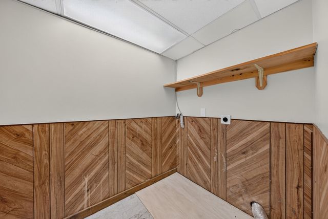 523 Greendale Ave, Needham, MA 02492